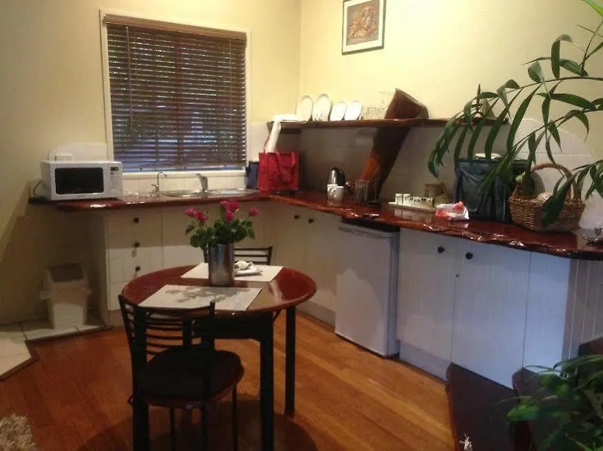 ****  Aparthotel Hunchy Hideaway Montville Australia